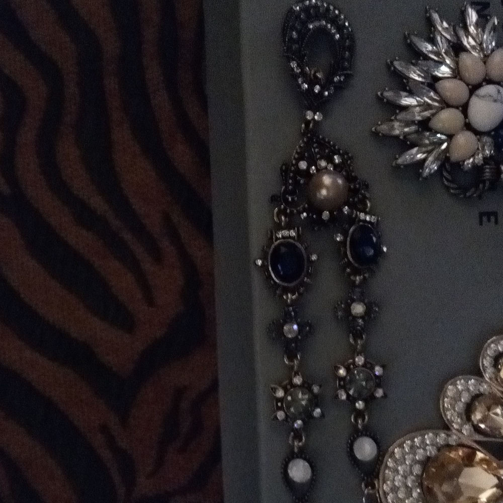 Jewelry - Picture 6 of 6